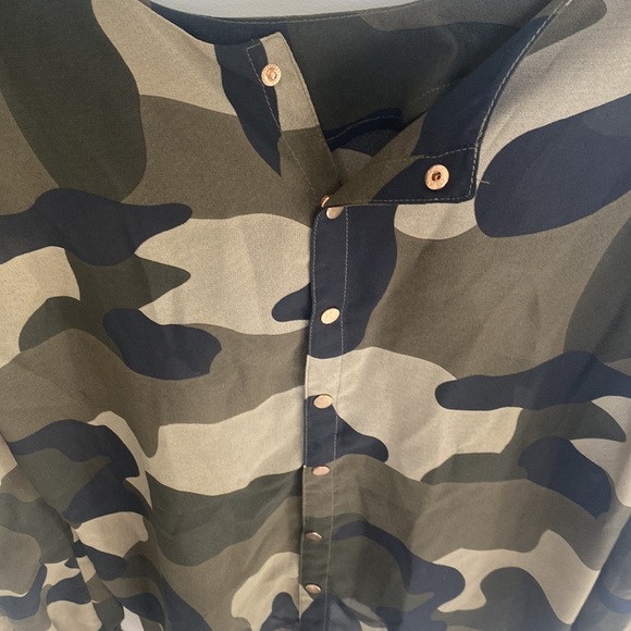 Studded chiffon camo top high low - Picture 5 of 6